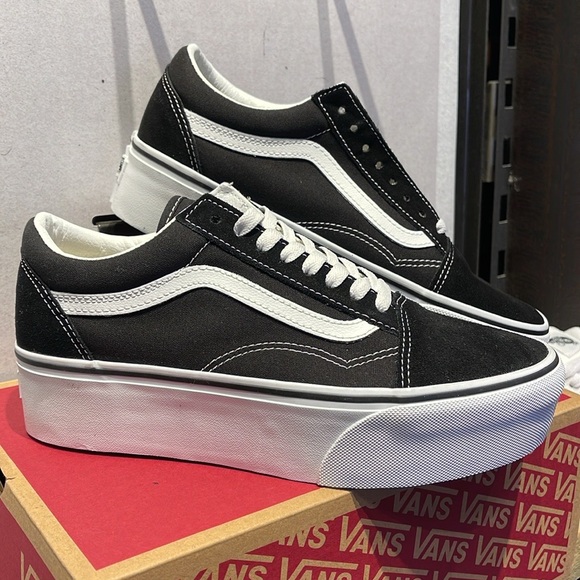 Vans Men’s Old Skool Stackform Suede/Canvas Black/True Wht
VN0A7Q5M6BT Platforms - Picture 6 of 16